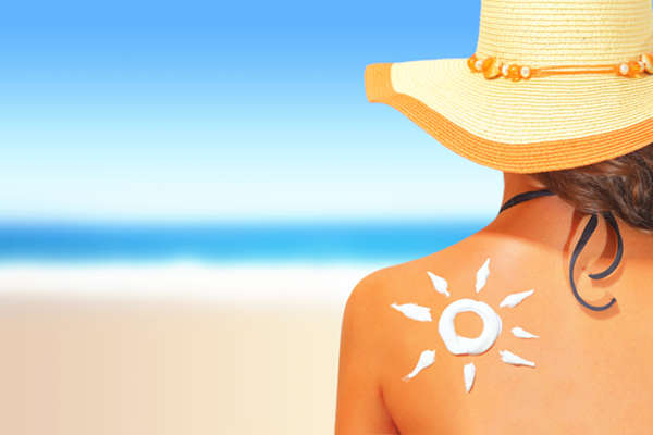La protección solar es un gesto indispensable en el cuidado de la piel en verano
