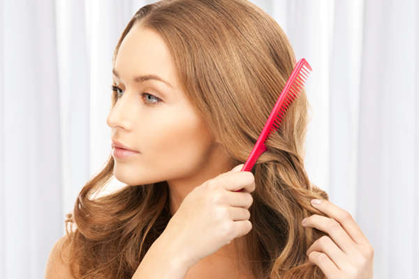 Hábitos sencillos como no cepillar el pelo mojado o utilizar peines adecuados evitan que el pelo se rompa