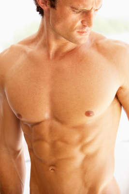 Tórax, abdomen y espalda son las zonas donde más influyen las hormonas en el varón