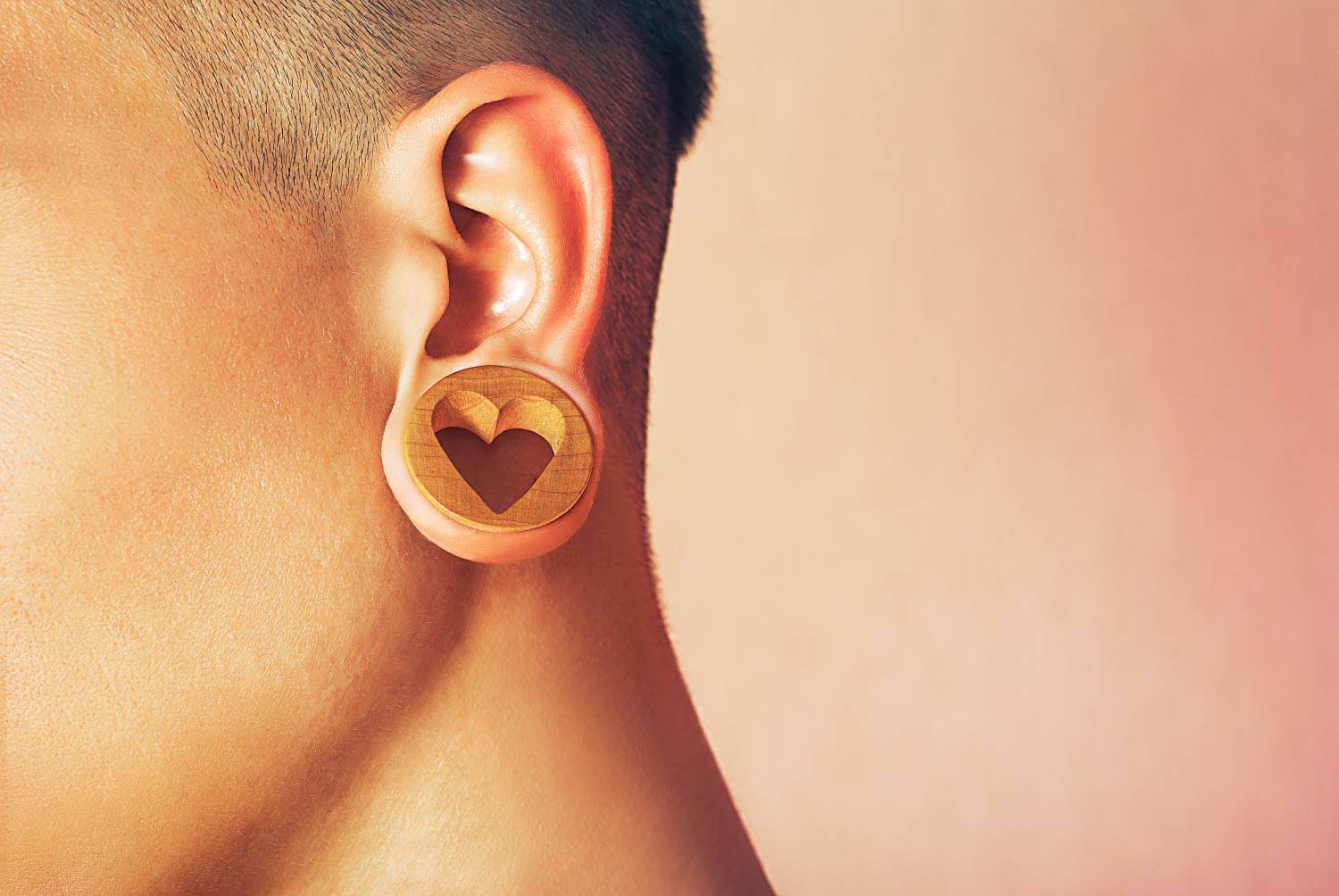 Cómo cerrar las dilataciones de la oreja con estos sencillos pasos