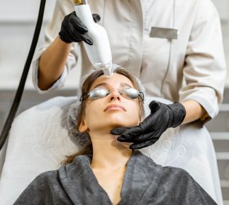 ¿Manchas en la piel? Conoce el láser IPL