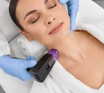 Flacidez facial a los 40 ya los 50: tratamientos avanzados